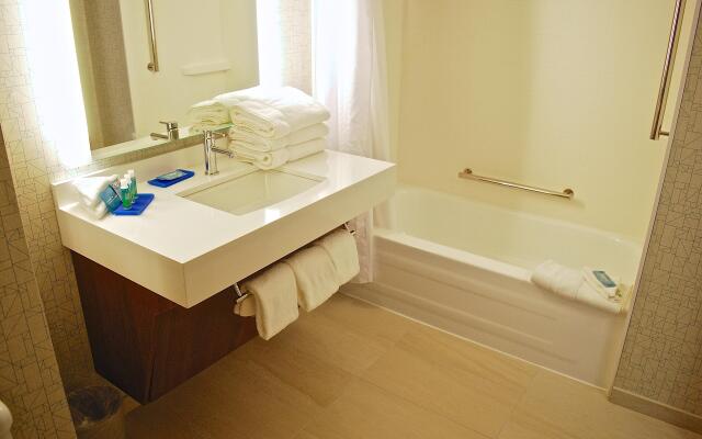 Holiday Inn Express Vancouver Airport Richmond by IHG