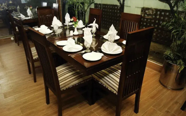 Royal Elegance Hotel