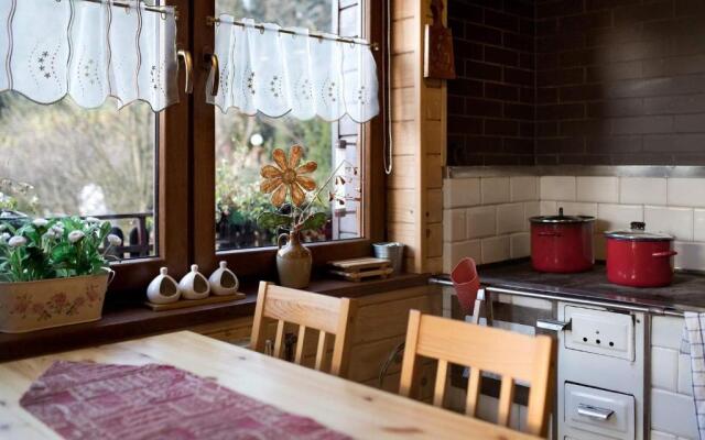 Willa Karolinka Stróża