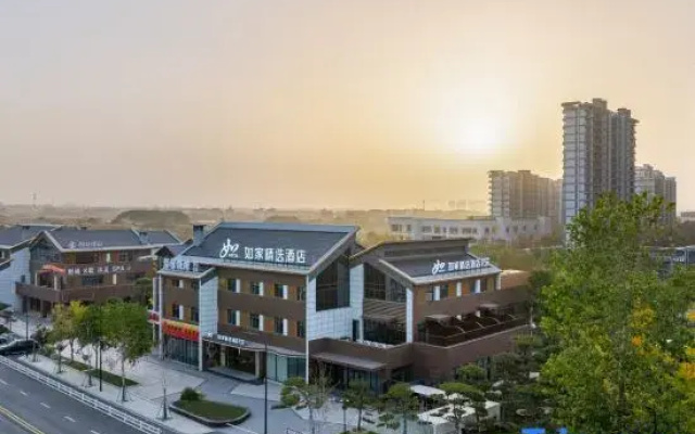 Homeinn Plus Hotel (Haining Xucun Town Government Hanghai Wanduo City)