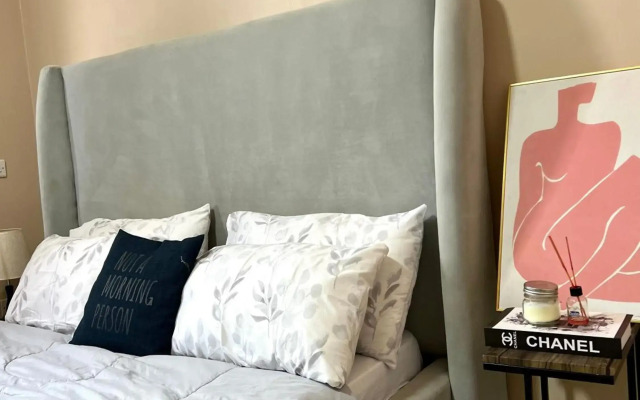 Cozy room with WIFI,parking space close to everything