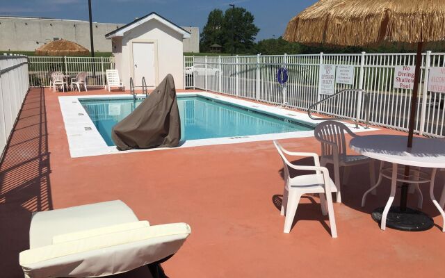Motel 6 Montgomery, AL - Airport