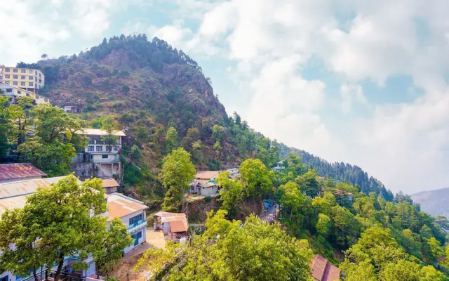 Home Royal Wood by OYO Rooms