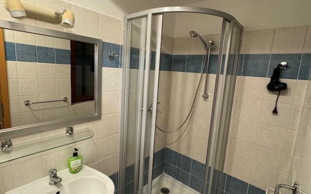Remarkable 1-bed Apartment in Praha