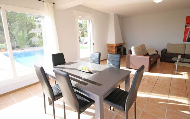 Fancy Holiday Home by the Sea in Calpe With Pool