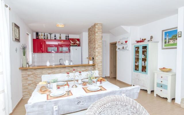 House Anela