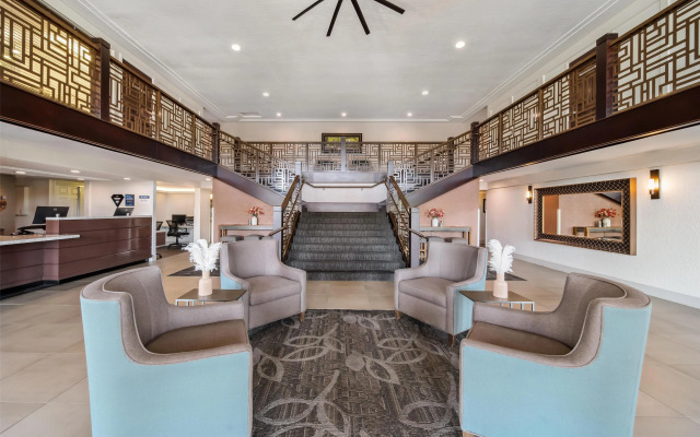 Best Western Plus Hilltop Inn