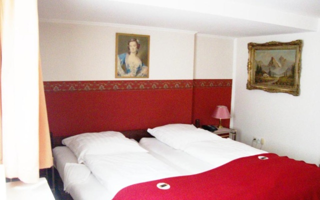 Economy Double Basement room (full double bed) (bed type is subject to availability)