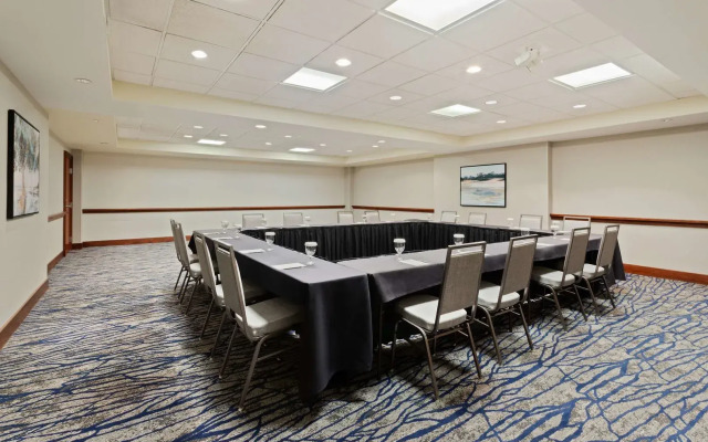 Embassy Suites by Hilton Tampa USF Near Busch Gardens