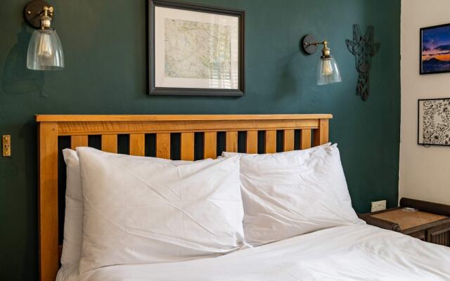 Beautiful Two Bed Abode In South West London