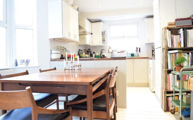 Holloway 3 Bedroom Apartment With Garden