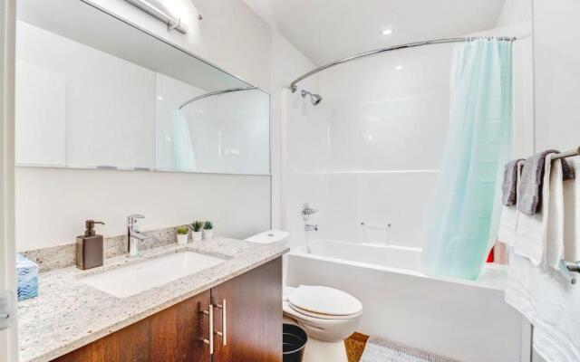 Modern 2BR Apt - DT Calgary w City Views
