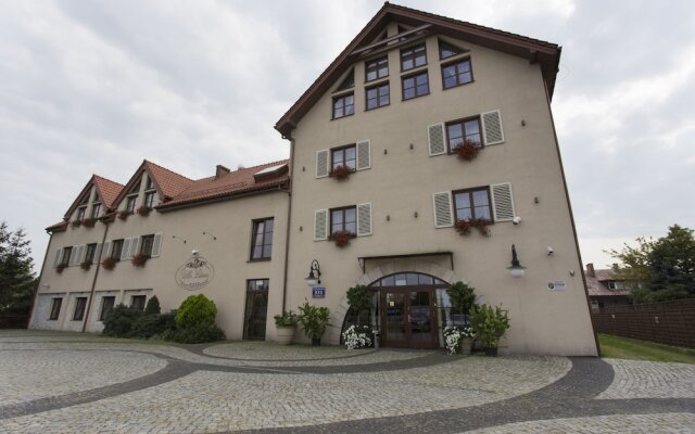 Villa Estera - Hotel & Restauracja