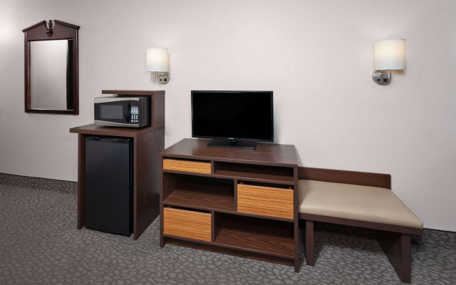 Super 8 by Wyndham Romeoville Bolingbrook