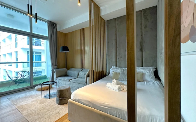 Ultra Luxury Flat Fully Upgrade &Balcony