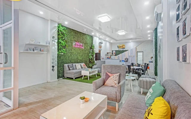 Box House by OYO Rooms