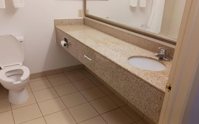 Red Roof Inn & Suites Midland