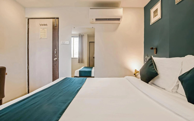 OYO SilverKey 76611 Nirsukh Palace