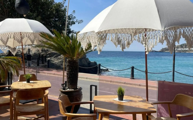 ON ALETA ROOM designed for adults