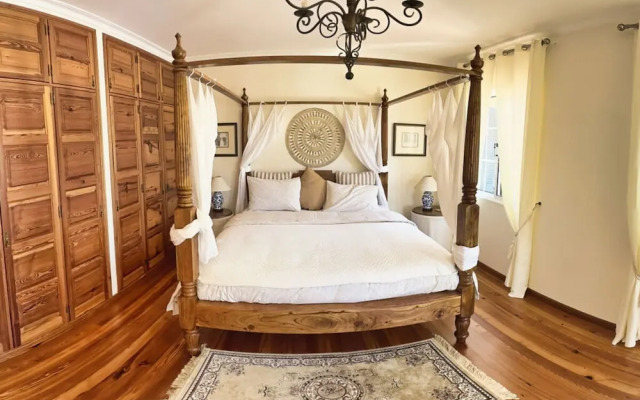 Quinta Martin Modern Retreat