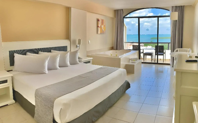 Golden Parnassus Resort & Spa - All Inclusive (Adults Only)