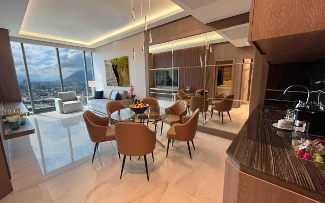 Safi Royal Luxury Metropolitan
