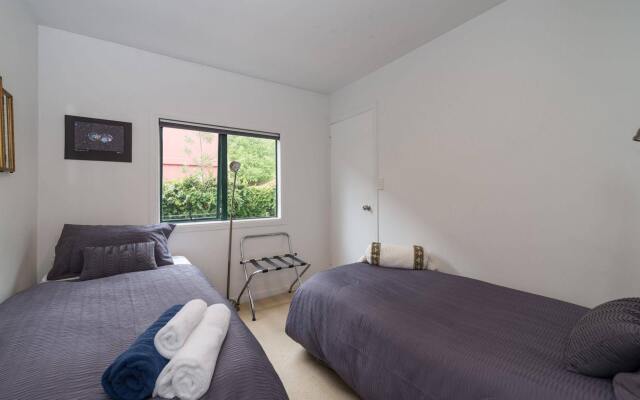 Lakeside City Apartments - Penthouse
