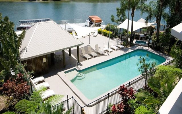 Moorings On Cavill