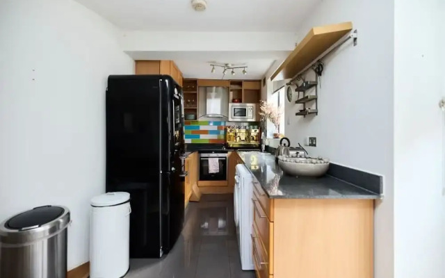 The Shoreditch Retreat - Inviting 2bdr Apartment