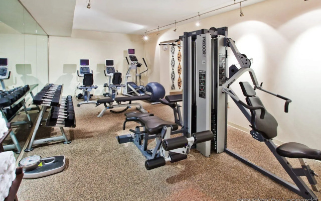 Crowne Plaza Charleston Airport - Conv Ctr by IHG