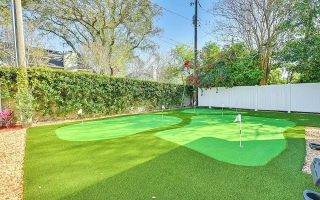 Modern Lakeland Golf Retreat w/ Putting Green