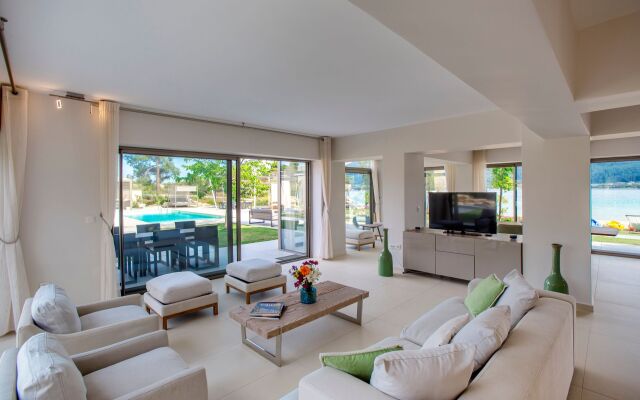 Ti Amo Secrets Diaporos Island Villas