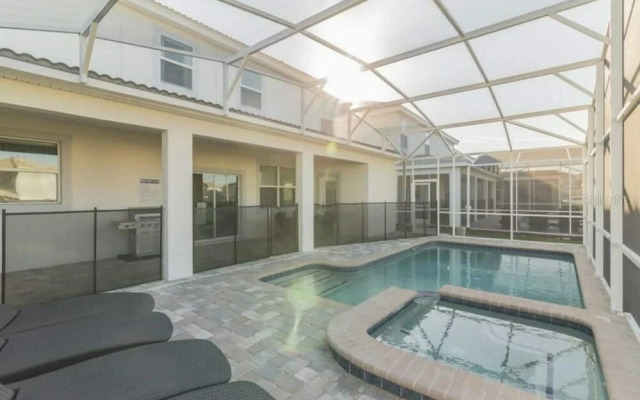 8912 Amazing Spacious Home