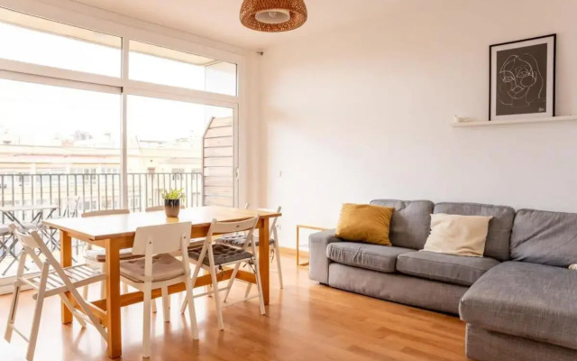 Bright and modern 4BD with terrace near Arc de Triomf