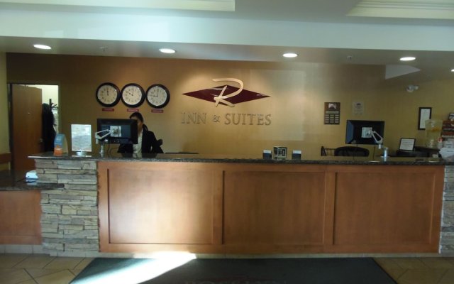 Rosslyn Inn and Suites