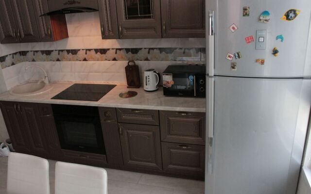 Apartment on Kamyshovaya 41, apt 19