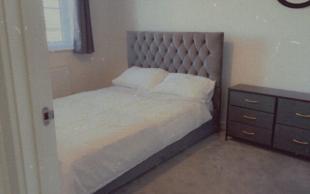 Impeccable 3-bed House in Northampton