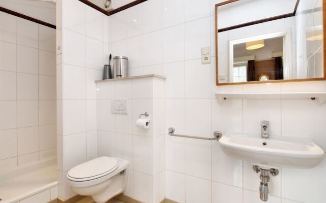 Beautiful, Authentic Group House With Modern Amenities in Mondain Spa