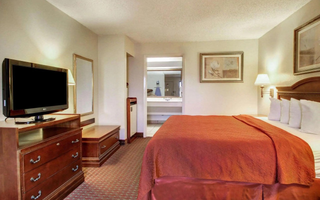 Quality Inn & Suites Clinton - Jackson West