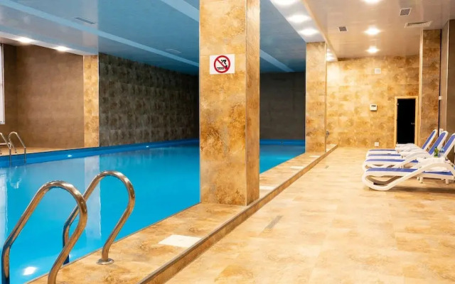Spacious 1BR Pool & Sauna