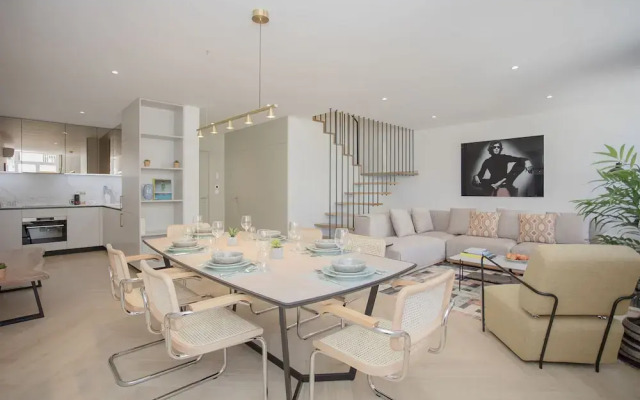 Liiiving in Porto - Luxury Beachfront Apartment VI