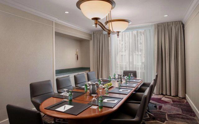 Hilton Oakland Airport Hotel