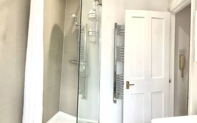 Beautiful 1 Bed Apartment Mayfair London, England