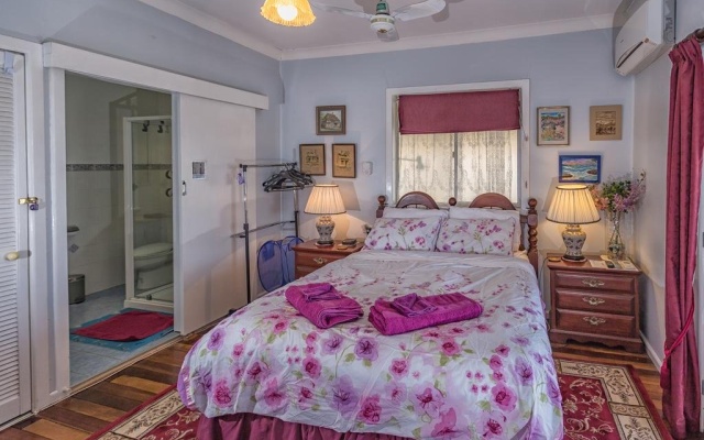 Boonah Hilltop Cottage – Guest Rooms – Boonah