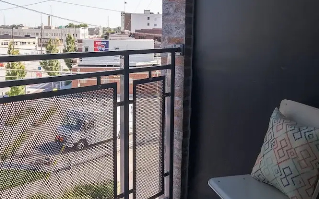 Mass Ave Arts District 1 BR Apt by Frontdesk