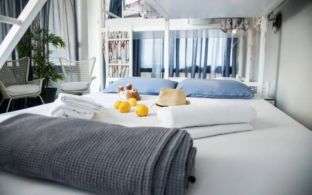 Thanasis Place Hostel
