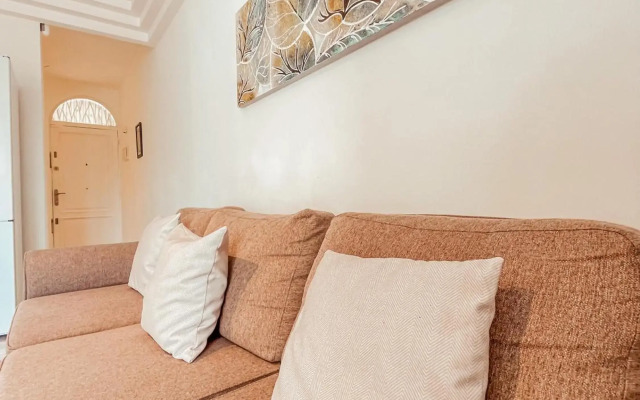 Orland, center of Las Americas LA205