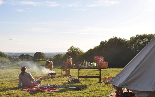 Lovely Spacious Lotus Bell Tent in Shaftesbury, UK