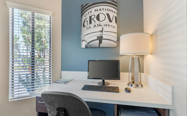 Best Western Courtesy Inn Hotel - Anaheim Resort at the Park