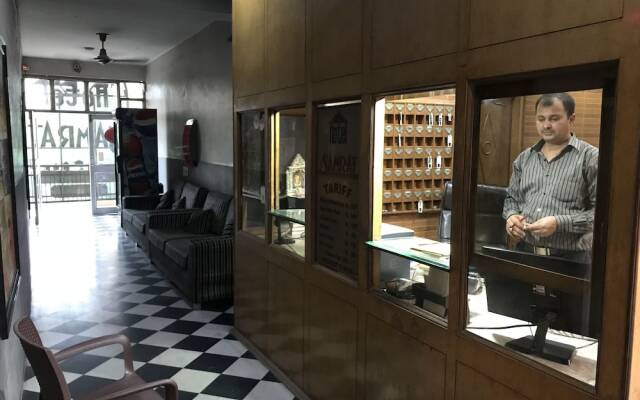 OYO 27864 Hotel Samrat
